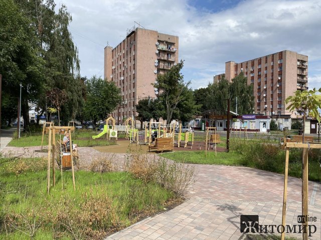 У Житомирі на розі двох вулиць з