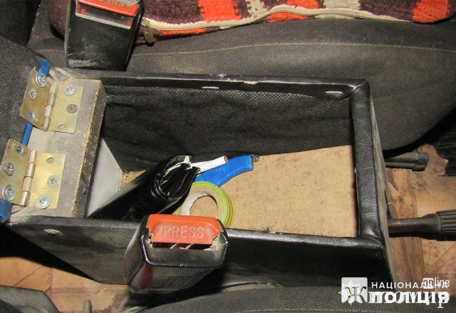 На Звягельщині поліцейські викрили 18-річного молодика у крадіжках з магазинів та автівки. ФОТО На Звягельщині поліцейські викрили 18-річного молодика у крадіжках з магазинів та автівки. ФОТО