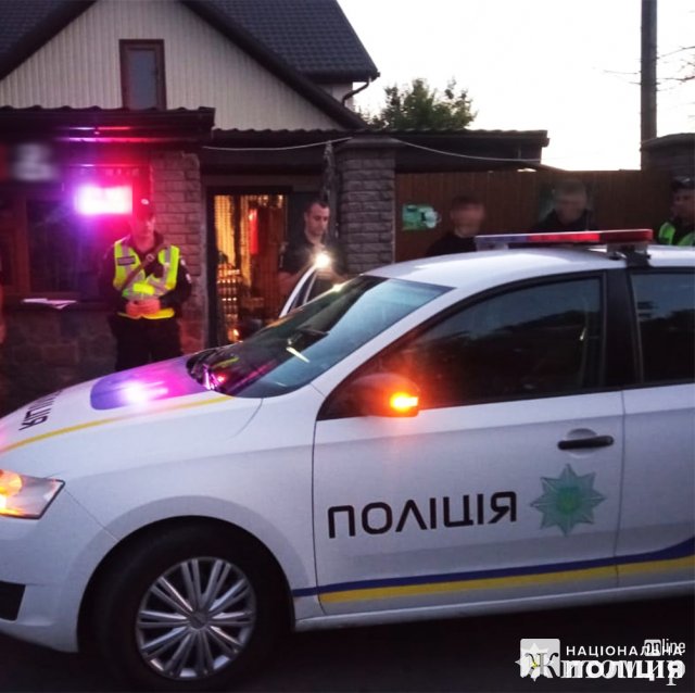 У Чуднові за порушення ПДР поліцейські зупинили ВАЗ: п У Чуднові за порушення ПДР поліцейські зупинили ВАЗ: п