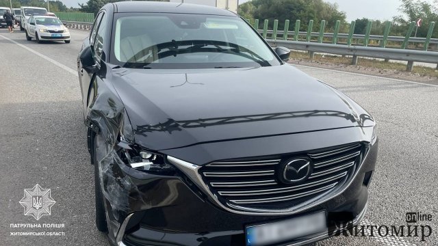 На автотрасі в Житомирській області зіштовхнулись три автівки. ФОТО На автотрасі в Житомирській області зіштовхнулись три автівки. ФОТО