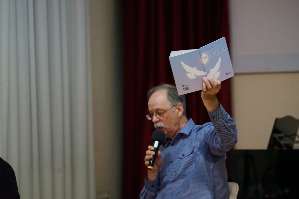 У Житомирі відбувся творчий вечір Станіслава Ганського: презентував книжку «Чорна жовч» - Культура, Фоторепортаж. Джерело: Zhitomir-OnLine У Житомирі відбувся творчий вечір Станіслава Ганського: презентував книжку «Чорна жовч» - фото №7