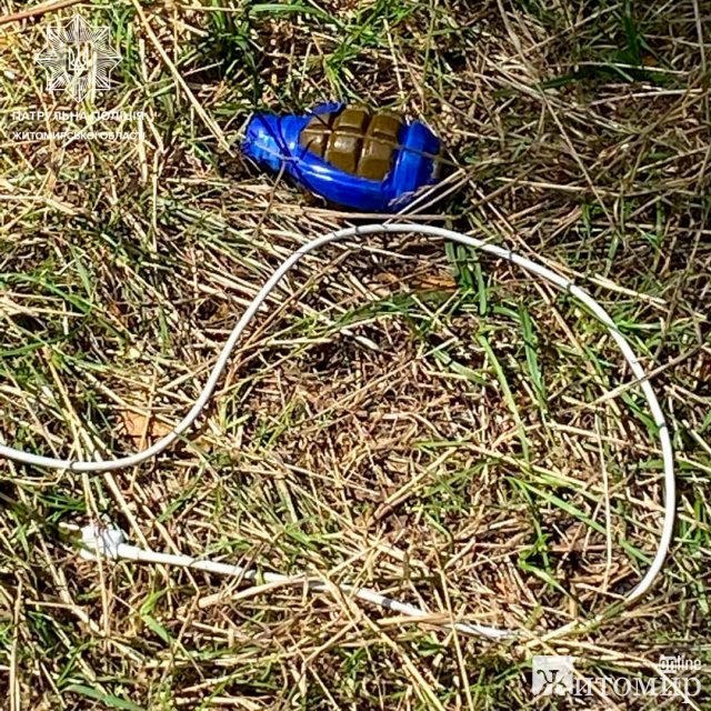 У Житомирі біля річки чоловік знайшов боєприпас. ФОТО У Житомирі біля річки чоловік знайшов боєприпас. ФОТО