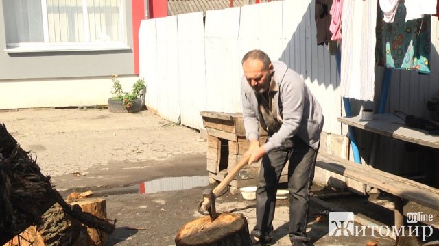 У Житомирському центрі обліку бездомних осіб почали готуватися до зими. ФОТО