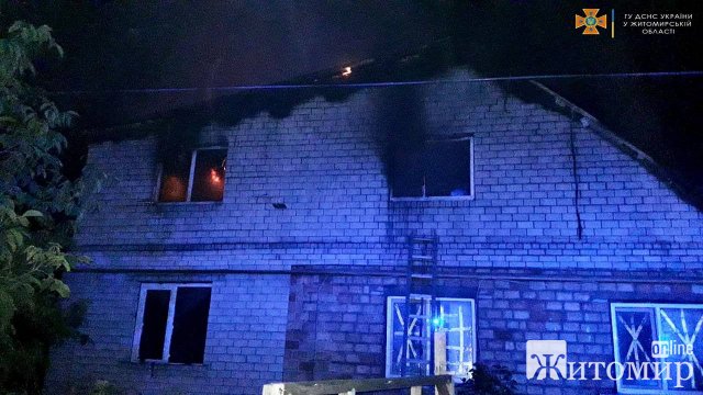Минулої доби в Малині горів двоповерховий будинок, а в селі Бердичівського району - літня кухня. ФОТО Минулої доби в Малині горів двоповерховий будинок, а в селі Бердичівського району - літня кухня. ФОТО