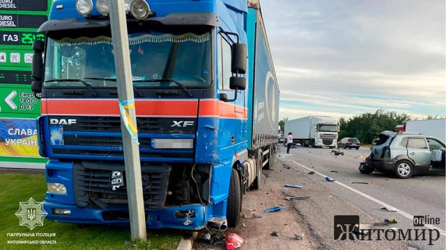 На автодорозі Житомир-Бердичів сталася ДТП з потерпілими. ФОТО На автодорозі Житомир-Бердичів сталася ДТП з потерпілими. ФОТО