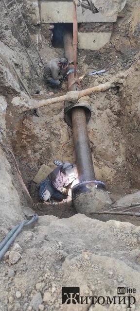 У житомирському водоканалі сподіваються, що увечері всі будуть з водою. ФОТО У житомирському водоканалі сподіваються, що увечері всі будуть з водою. ФОТО