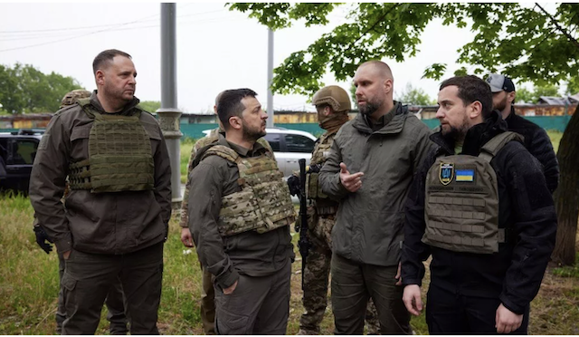 Перемоги вирішили не чекати. Чому оточення Зеленського почало війну компроматів Перемоги вирішили не чекати. Чому оточення Зеленського почало війну компроматів