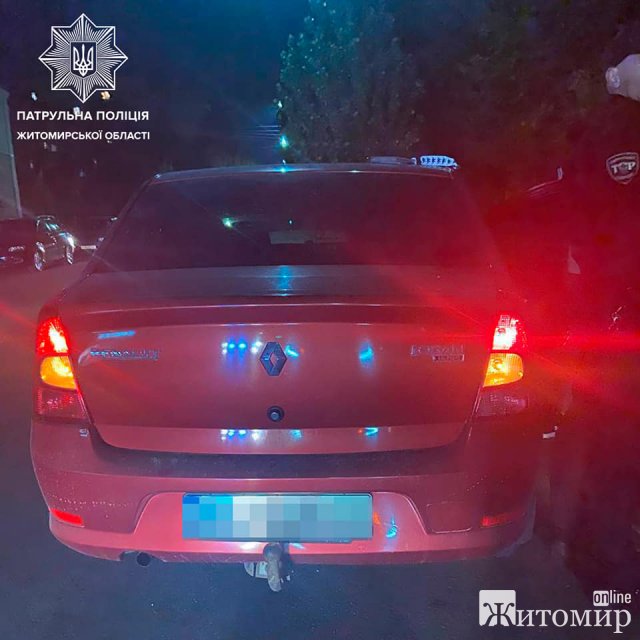 На Хлібній в Житомирі ТОРівці зупинили Renault, водій був під дією наркотиків. ФОТО