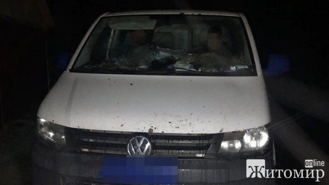 У Чуднові затримали мікроавтобус, в якому виявили мішки з тушами диких кіз. ФОТО У Чуднові затримали мікроавтобус, в якому виявили мішки з тушами диких кіз. ФОТО