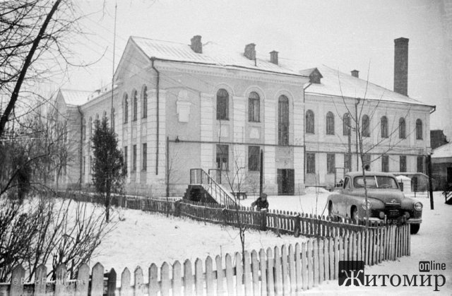 Якою була житомирська №23 гімназія в 1965 році