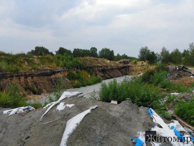 Під Житомиром "зацементували" ліс, завдавши шкоди на 14,5 млн грн. ФОТО Під Житомиром "зацементували" ліс, завдавши шкоди на 14,5 млн грн. ФОТО