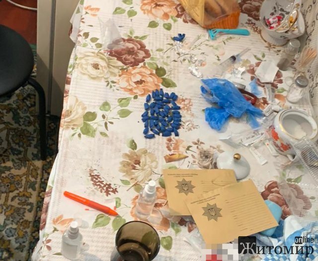 У Житомирі затримали жителя Київщини, який робив закладки метадону. ФОТО У Житомирі затримали жителя Київщини, який робив закладки метадону. ФОТО