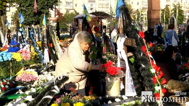 На Cмолянському військовому цвинтарі у Житомирі вшанували пам На Cмолянському військовому цвинтарі у Житомирі вшанували пам