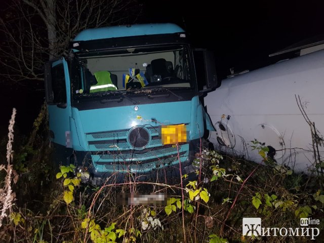 У Коростенському районі загинув водій мікроавтобуса під час зіткнення з вантажівкою. ФОТО У Коростенському районі загинув водій мікроавтобуса під час зіткнення з вантажівкою. ФОТО