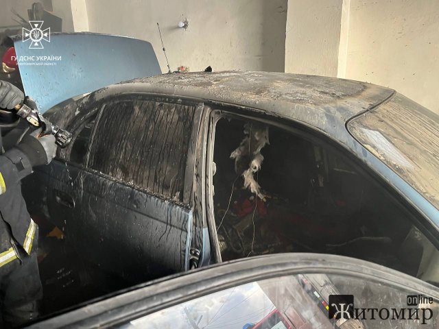 Минулої доби в Житомирській області горіли три автомобілі. ФОТО Минулої доби в Житомирській області горіли три автомобілі. ФОТО