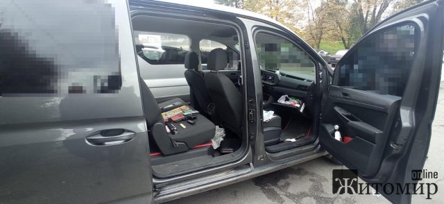 У Вінниці затримали чоловіків, які тримали в підвалі та вимагали 230 тис. грн у жителя Житомирської області. ФОТО. ВІДЕО У Вінниці затримали чоловіків, які тримали в підвалі та вимагали 230 тис. грн у жителя Житомирської області. ФОТО. ВІДЕО
