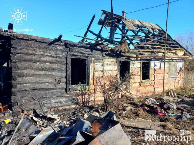 У Бердичеві та селі Коростенського району рятувальники гасили пожежі у будинках. ФОТО У Бердичеві та селі Коростенського району рятувальники гасили пожежі у будинках. ФОТО