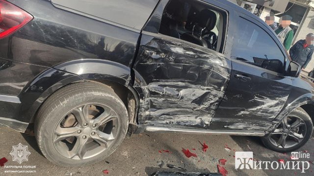 На Небесній сотні в Житомирі зіштовхнули Honda, Seat, Dodge та Dacia. ФОТО На Небесній сотні в Житомирі зіштовхнули Honda, Seat, Dodge та Dacia. ФОТО