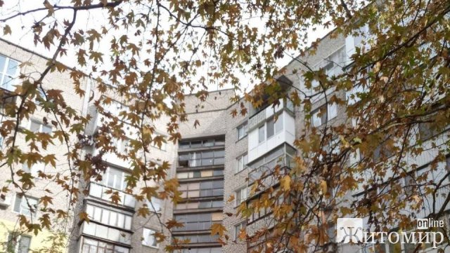 Бригада комунальників із Житомира допомагає готувати багатоповерхівки Миколаєва до зими. ФОТО Бригада комунальників із Житомира допомагає готувати багатоповерхівки Миколаєва до зими. ФОТО
