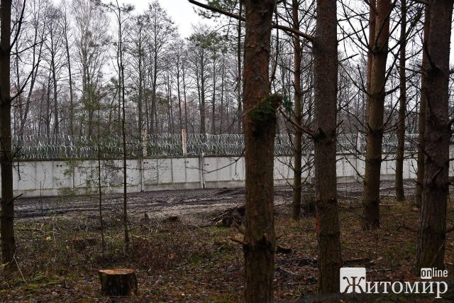 Україна будує стіну на кордоні із білоруссю. ФОТО Україна будує стіну на кордоні із білоруссю. ФОТО
