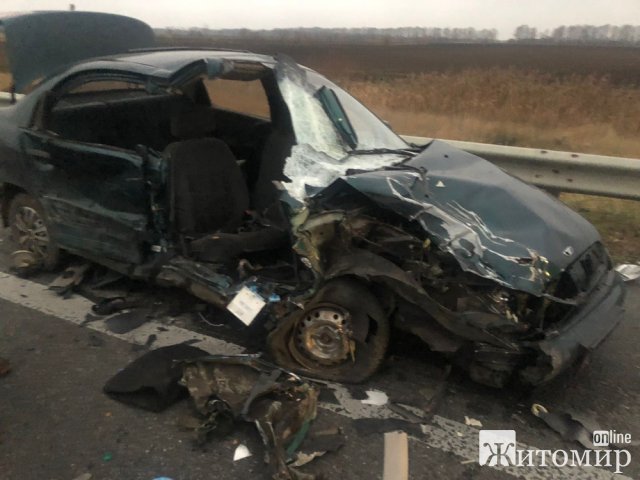 На вихідних у Житомирській області ВАЗ зіштовхнувся з Сitroen, а Daewoo з MAN, є постраждалі. ФОТО На вихідних у Житомирській області ВАЗ зіштовхнувся з Сitroen, а Daewoo з MAN, є постраждалі. ФОТО