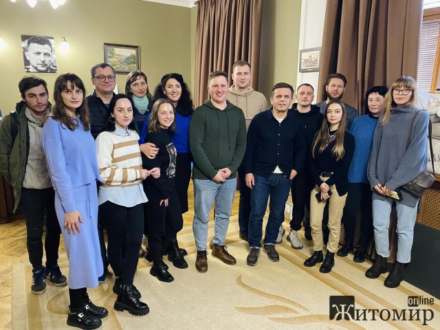 Мер Сухомлин привітав житомирських медійників зі святом Мер Сухомлин привітав житомирських медійників зі святом