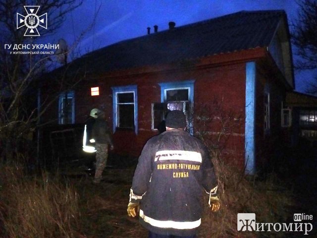 У Коростені під час гасіння пожежі рятувальники виявили тіло 63-річного чоловіка. ФОТО У Коростені під час гасіння пожежі рятувальники виявили тіло 63-річного чоловіка. ФОТО