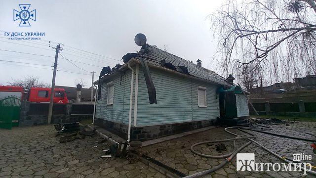 У селі Житомирського району чоловік розпалив камін в дерев У селі Житомирського району чоловік розпалив камін в дерев