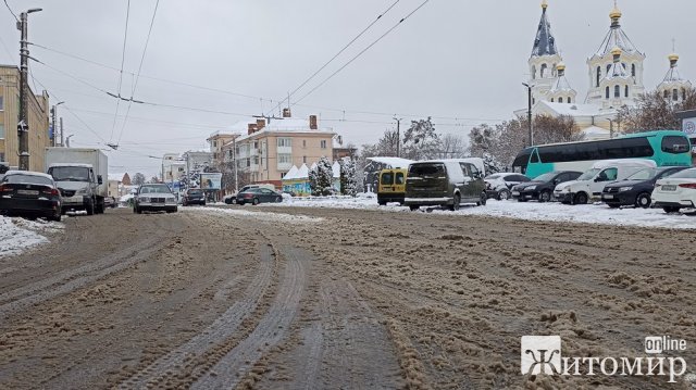 За ніч на Житомирщині випало 15 сантиметрів снігу. ФОТО За ніч на Житомирщині випало 15 сантиметрів снігу. ФОТО