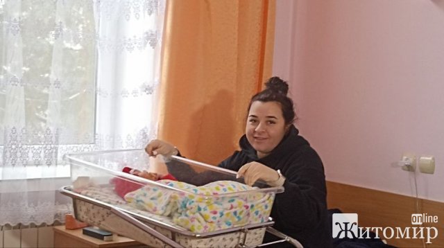 У Житомирі народилася дівчинка вагою понад 5 кг, породілля їхала аж з Білої Церкви за кермом. ФОТО У Житомирі народилася дівчинка вагою понад 5 кг, породілля їхала аж з Білої Церкви за кермом. ФОТО