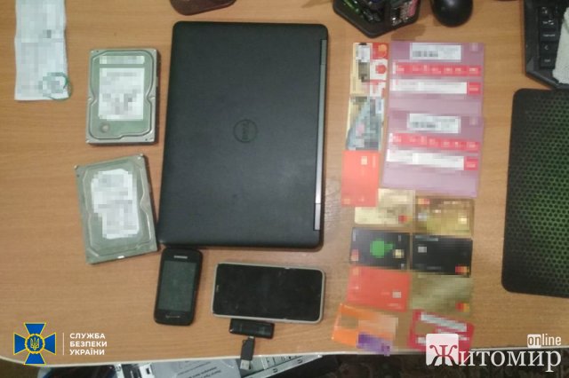 На Житомирщині викрили групу хакерів-шахраїв, які зламали близько тисячі акаунтів у соцмережах та видурили майже 2 млн грн. ФОТО На Житомирщині викрили групу хакерів-шахраїв, які зламали близько тисячі акаунтів у соцмережах та видурили майже 2 млн грн. ФОТО
