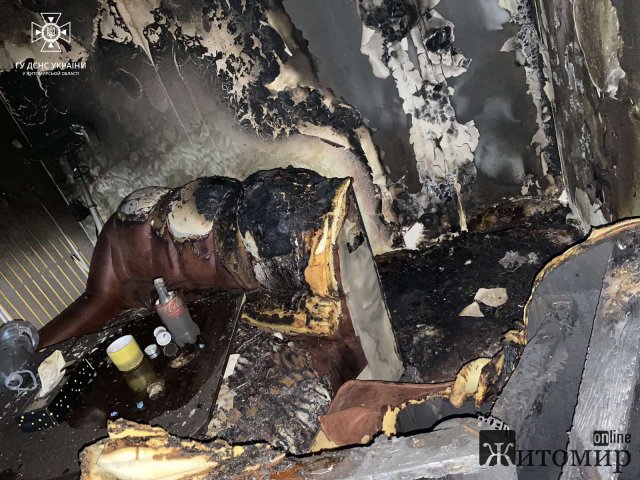 На Крошні в Житомирі пожежні врятували чоловіка, який знаходився на балконі квартири, що горіла На Крошні в Житомирі пожежні врятували чоловіка, який знаходився на балконі квартири, що горіла