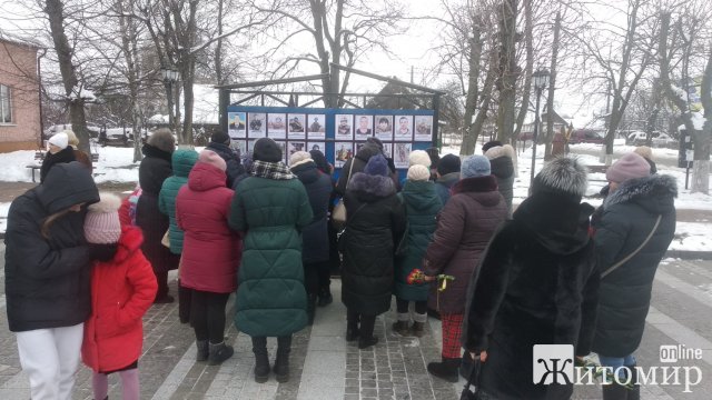 У селищі Житомирської області відкрили меморіальну дошку загиблим воїнам в російсько-українській війні. ФОТО У селищі Житомирської області відкрили меморіальну дошку загиблим воїнам в російсько-українській війні. ФОТО