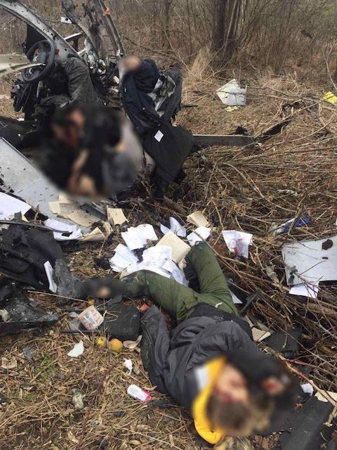 В Запорожской области кадыровцы на танке раздавили авто Укрпочты с двумя сотрудниками, развозившими пенсии и почту В Запорожской области кадыровцы на танке раздавили авто Укрпочты с двумя сотрудниками, развозившими пенсии и почту