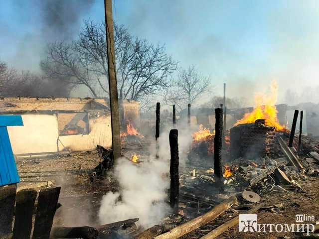 Під артобстріл знову потрапило село в Малинській громаді. ФОТО Під артобстріл знову потрапило село в Малинській громаді. ФОТО