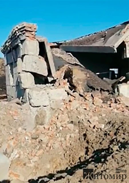 Минулої добина Коростенщині від авіаударів постраждали житлові будинки, приміщення підприємства. ФОТО