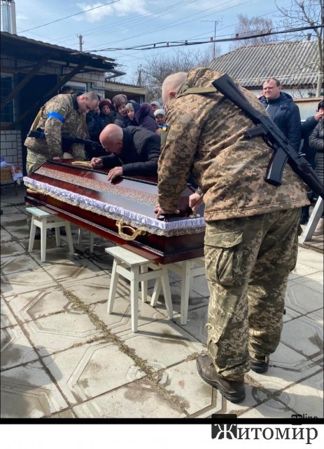 У Коростені попрощались з Героєм 95-ї бригади, який загинув на війні. ФОТО У Коростені попрощались з Героєм 95-ї бригади, який загинув на війні. ФОТО