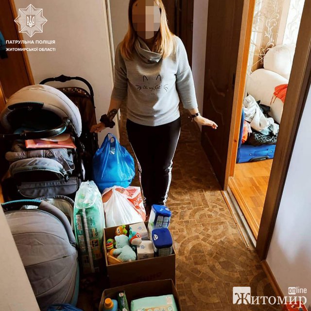 Житомирські патрульні відвідали багатодітну родину з Маріуполя. ФОТО