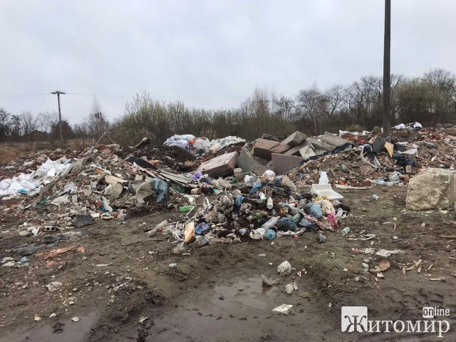 Біля Житомира екологи виявили несанкціоноване звалище. ФОТО Біля Житомира екологи виявили несанкціоноване звалище. ФОТО