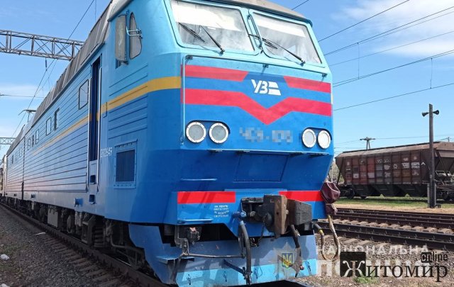 На Житомирщині потяг Київ – Івано-Франківськ смертельно травмував чоловіка. ФОТО На Житомирщині потяг Київ – Івано-Франківськ смертельно травмував чоловіка. ФОТО