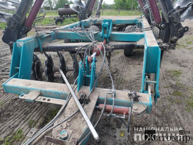 У Народицькому районі під час польових робіт вибухнув осколковий елемент ракети, без постраждалих. ФОТО