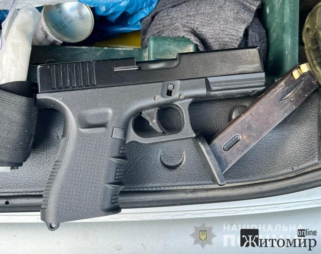 У Житомирі затримали 19-річну киянку з психотропними речовинами, прекурсорами та вибухівкою. ФОТО У Житомирі затримали 19-річну киянку з психотропними речовинами, прекурсорами та вибухівкою. ФОТО