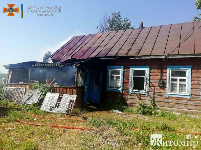 У селі на Житомирщині через коротке замикання горів будинок. ФОТО