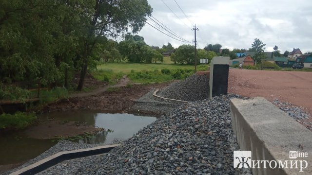 У селі Барашівка завершують будівництво мосту через річку. ФОТО У селі Барашівка завершують будівництво мосту через річку. ФОТО