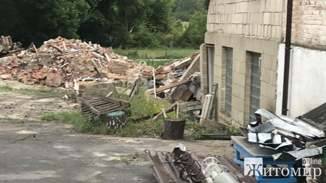На Малинщині розбомблені приміщення школи знесуть і облаштують в іншому крилі. ФОТО На Малинщині розбомблені приміщення школи знесуть і облаштують в іншому крилі. ФОТО