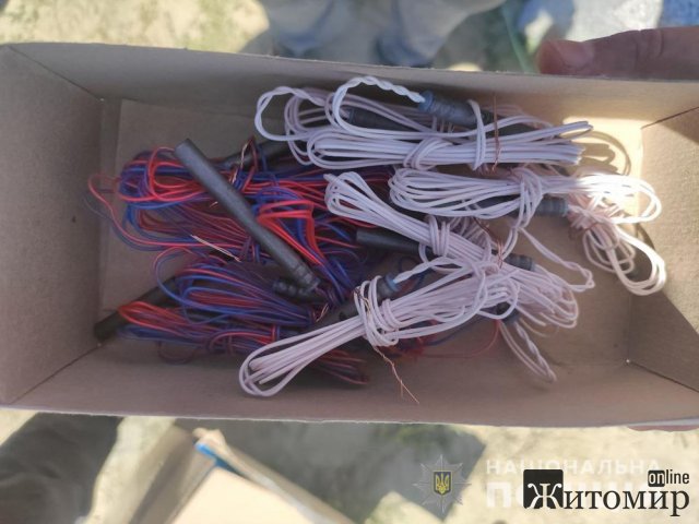 На фірмах у кількох населених пунктах Житомирського району поліцейські провели обшуки та вилучили близько 15 кг вибухівки. ФОТО На фірмах у кількох населених пунктах Житомирського району поліцейські провели обшуки та вилучили близько 15 кг вибухівки. ФОТО