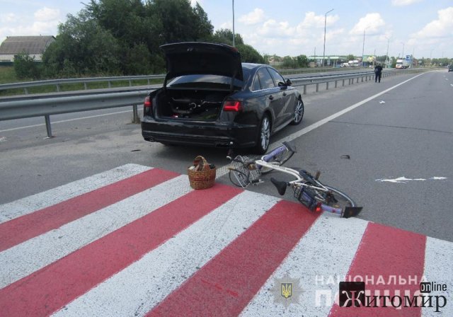 На трасі в Житомирській області Audi збила велосипедистку на пішохідному переході: потерпілу госпіталізували. ФОТО На трасі в Житомирській області Audi збила велосипедистку на пішохідному переході: потерпілу госпіталізували. ФОТО