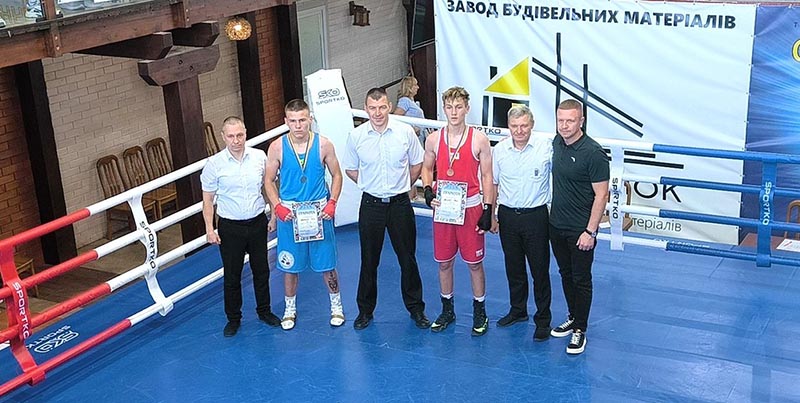 Бердичівські спортсмени вибороли чотири медалі на змаганнях з боксу. ФОТО - Події. Джерело: Zhitomir-OnLine Бердичівські спортсмени вибороли чотири медалі на змаганнях з боксу. ФОТО - фото №