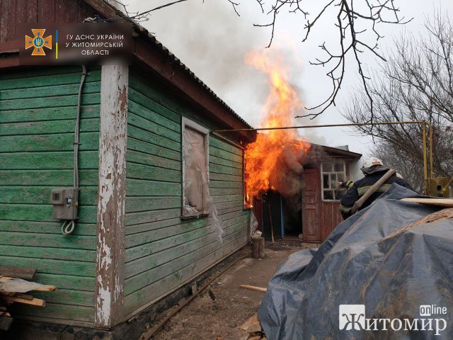 У селах біля Житомира та в Бердичівському районі рятувальники під час пожежі виявили тіла двох чоловіків. ФОТО У селах біля Житомира та в Бердичівському районі рятувальники під час пожежі виявили тіла двох чоловіків. ФОТО