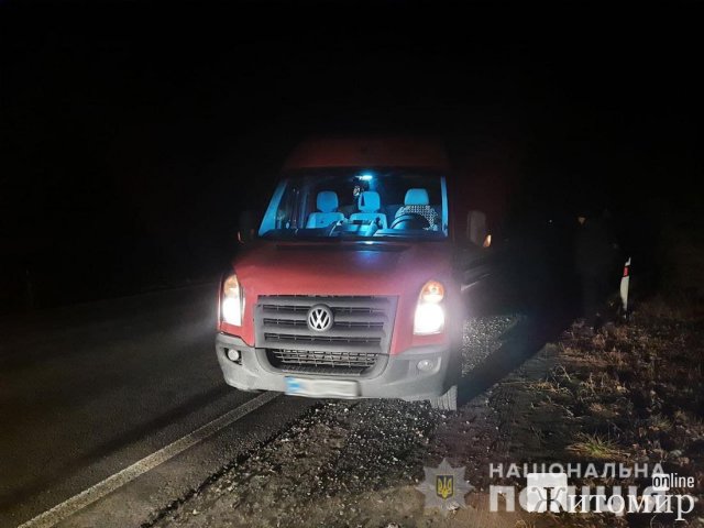 У Тетерівці мікроавтобус збив пішохода. ФОТО У Тетерівці мікроавтобус збив пішохода. ФОТО
